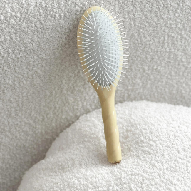 N.07 La Brosse Démêlante & Stimulante L'INTENSE